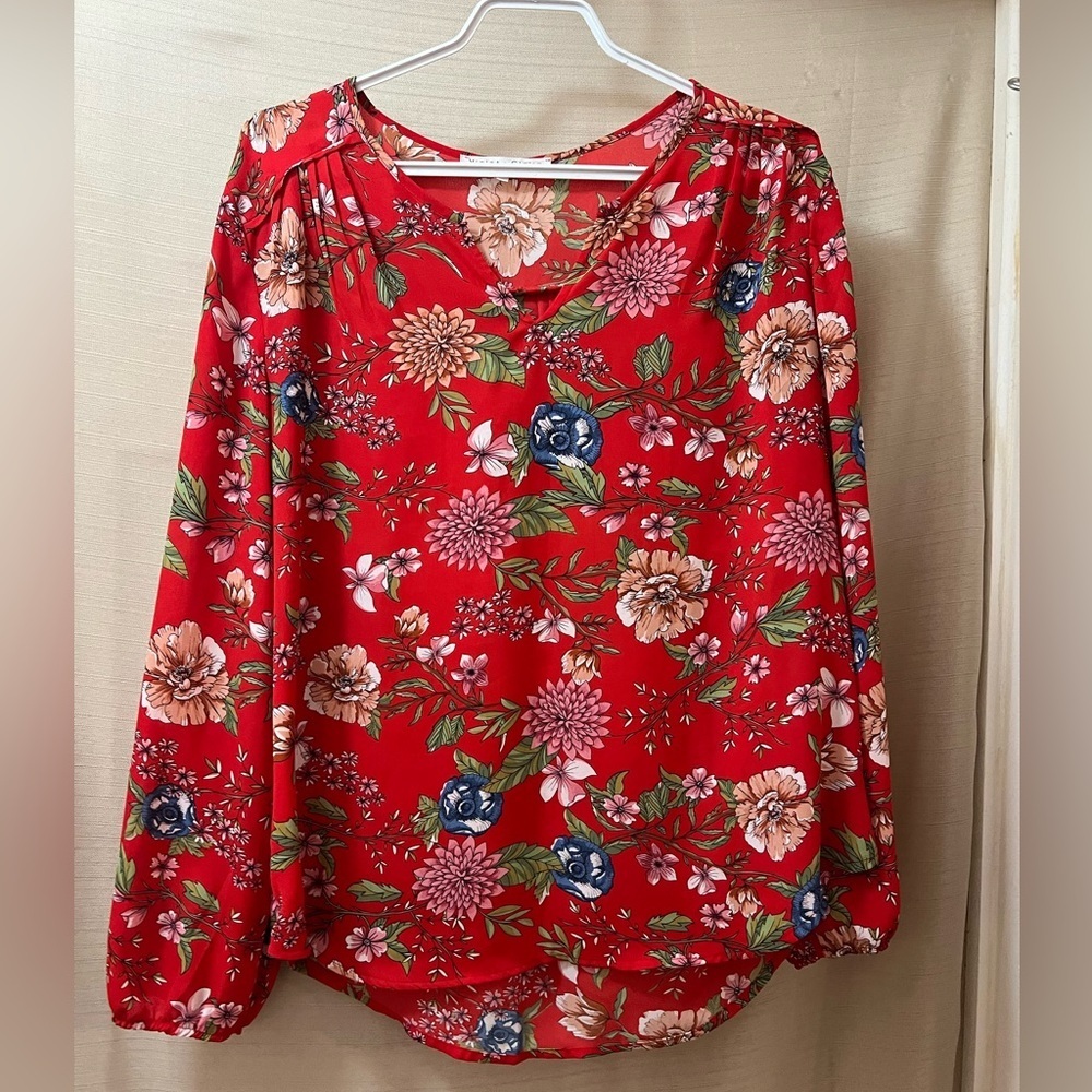 Violet and Claire BOGO Floral Red Women's Top Size Large ⚫️
